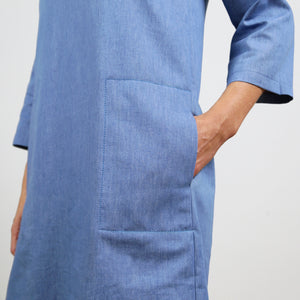 Madame YUMA • Robe droite avec des poches et un pli dans le dos