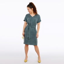 Charger l&#39;image dans la galerie, Madame VIKKI • Robe décontractée avec col en V